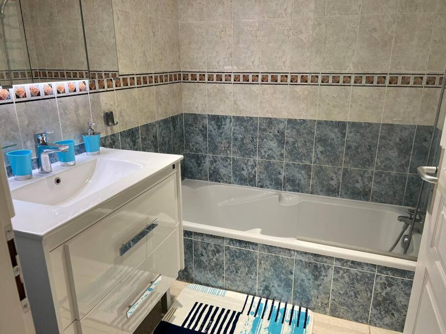 Bel App T2 En Bord De Mer Vue Sanquinaires Piscine Ajaccio  Bagian luar foto